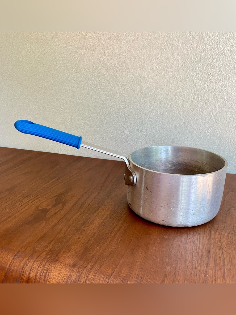 Vintage Wear-Ever 2 1/2 qt. Saucepan 4107